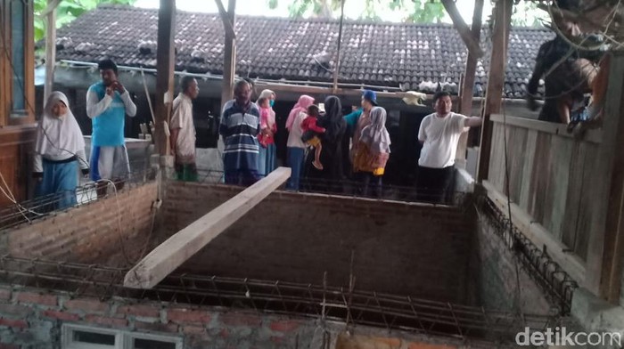 video viral warga bisa meninggikan dan memindahkan rumah dalam semalam