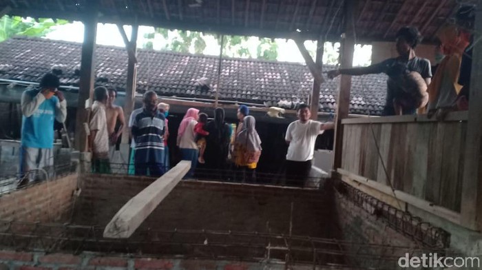 video viral warga bisa meninggikan dan memindahkan rumah dalam semalam