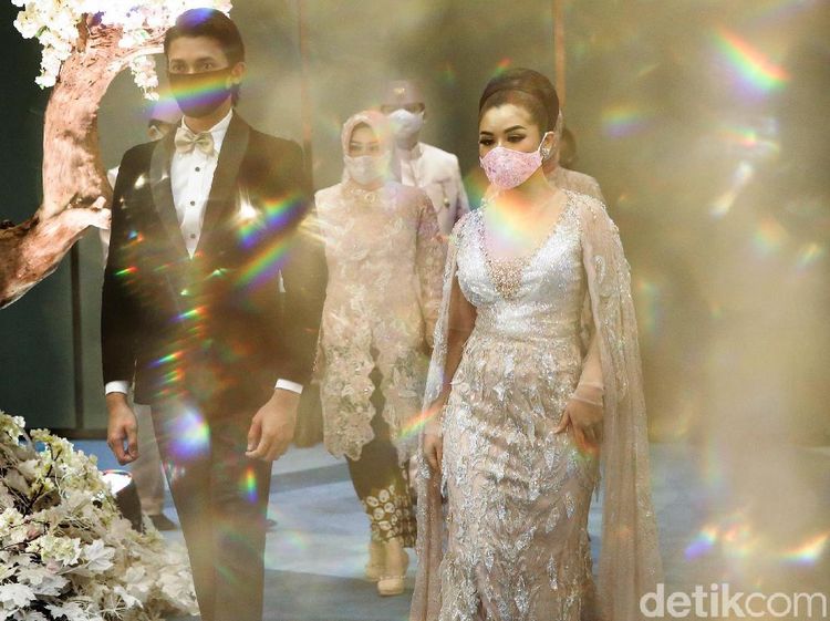 10 Foto Ini Gambarkan Situasi Resepsi Pernikahan di Era New Normal