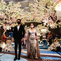 Gelaran resepsi pernikahan mengalami sejumlah modifikasi dalam pelaksanaannya di era new normal. Salah satunya dengan menerapkan sejumlah protokol kesehatan.