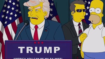 Tahun 2000 di episode Bart to the Future, ada Lisa yang mengambil alih Donald Trump sebagai presiden! Ramalan yang benar-benar akurat ya.