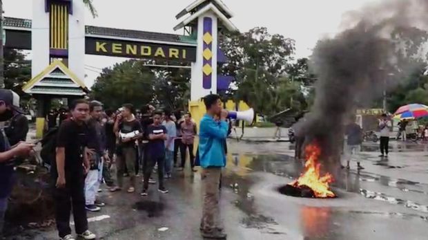 Aksi unjuk rasa di Kota Kendari, Sulawesi Tenggara, menolak kedatangan TKA China, Jumat (10/7/2020).