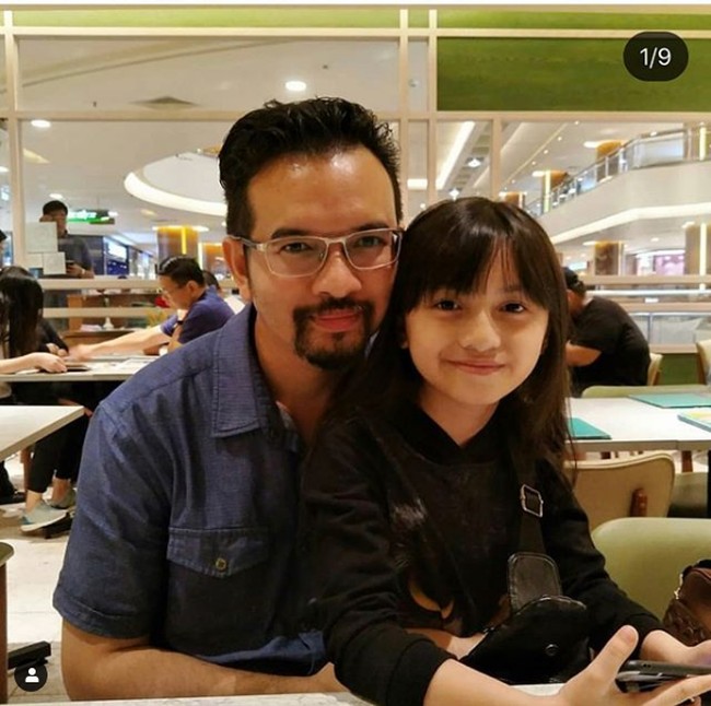 Menurut situs Social Blade, Alyssa Dezek bisa mendapatkan US$ 118 ribu atau sekitar Rp 1,7 miliar dalam sebulan dari YouTube. Video-video Alyssa di YouTube totalnya sudah ditonton lebih dari 300 juta kali. Foto: Instagram @alyssa_dezek_official