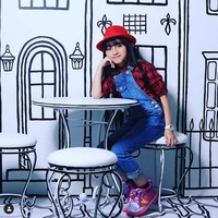 Ibunda Alyssa Dezek, Suzanne Dezek langsung merespon nyinyiran netizen tersebut. Menurut pendapatku, itu adalah uangnya sendiri dan dia ingin membeli mobil yang membuatnya nyaman saat berpergian, bekerja seperti syuting, ujar Suzanne kepada mStar. Foto: Instagram @alyssa_dezek_official