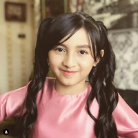 Suzanne mengaku dia dan suaminya sudah membelikan rumah untuk Alyssa dan adiknya Aaron. Dan Alyssa ditegaskannya tetap memprioritaskan pendidikan meski kini aktif di dunia entertainment. Kami juga memiliki tabungan untuk pendidikannya di masa depan, tukasnya. Foto: Instagram @alyssa_dezek_official