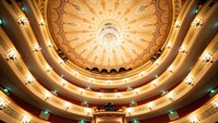 Gedung opera Staatstheater am Gärtnerplatz yang dirancang oleh Michael Reiffenstuel ini dibuka pada 4 November 1865 sebagai teater utama kedua di kota setelah Teater Nasional.  