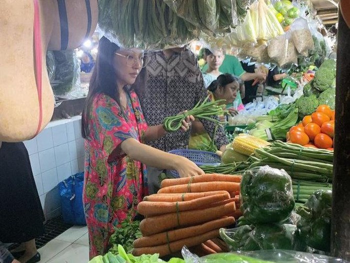 Artis Indonesia ke pasar