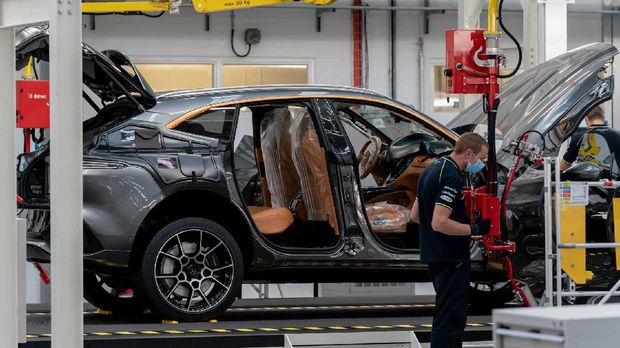 Produksi pertama Aston Martin DBX