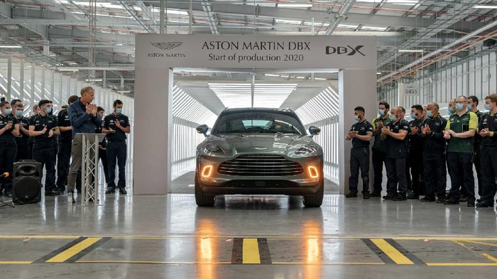 Produksi pertama Aston Martin DBX