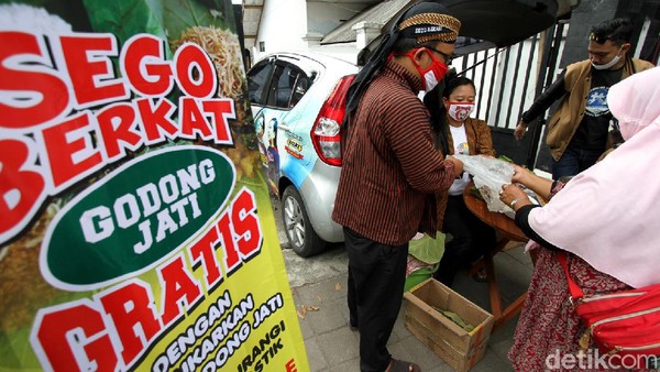 Di Sukoharjo Plastik dan Daun Jati Bisa Ditukar Nasi Lho