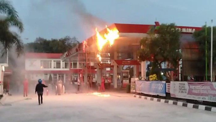 Atap SPBU di Klaten terbakar, 10/7/2020