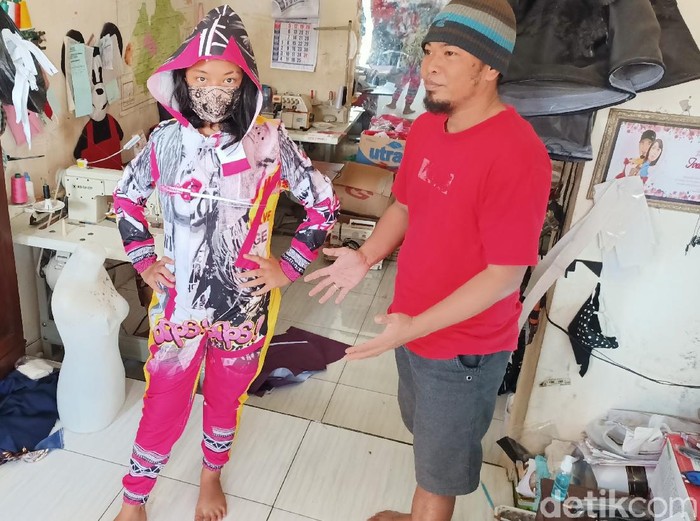 baju hazmat yang fashionable