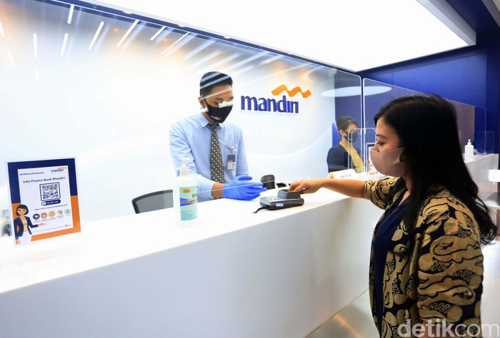 Bank Mandiri meresmikan pengoperasian kantor cabang modern dengan konsep edukatif (Edu-Branch) di Menara Astra, Jakarta. Kantor ini mengadopsi teknologi digital.