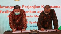 Direktur Utama BNI Syariah Abdullah Firman Wibowo dan Direktur Utama PT Pupuk Iskandar Muda Husni Ahmad Zaki melakukan penandatangan kerja sama. PKS antara BNI Syariah dengan PT Pupuk Iskandar Muda ini merupakan yang pertama dilakukan oleh perbankan syariah dengan PT Pupuk Iskandar Muda.