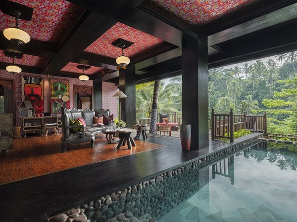 Walaupun berada di tengah alam, fasilitas di sana mumpuni. Tamu dapat menikmati jacuzzi, spa, hingga gym baik indoor maupun outdoor. Foto: (Capella Ubud) Walaupun berada di tengah alam, fasilitas di sana mumpuni. Tamu dapat menikmati jacuzzi, spa, hingga gym baik indoor maupun outdoor. Foto: (Capella Ubud)
