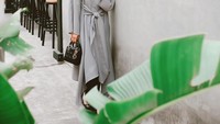 Sebelum menikah, seleb cantik kelahiran 14 November 1996 tersebut sering nongkrong di kafe kekinian. Bahkan Dinda juga sering berfoto OOTD ketika disana. Seperti pada foto ini. Foto: Instagram @dindahauw