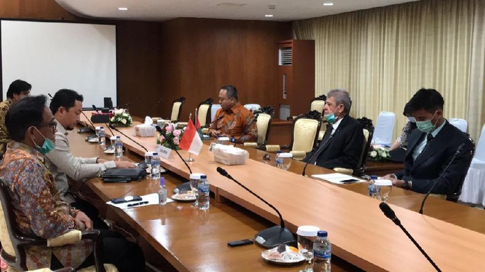 Duta Besar Palestina untuk Indonesia, Zuhair Al-Shun menemui Ketua GKSP DPR RI, Syahrul Aidi Mazaat.