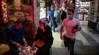 Selain krisis mata uang, kebijakan ekonomi Turki juga disebut mengancam pertumbuhan ekonominya. Lembaga pemeringkat itu memproyeksikan ekonomi Turki akan berkontraksi 5% pada tahun 2020, namun akan ada pemulihan yang relatif lambat sekitar 3,5% pada tahun 2021.  