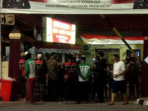 FPI Makassar Demo Desak Polisi Usut Tuntas Kasus Wanita Lempar Al-Quran