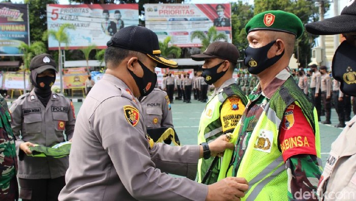 Gugus Tugas Percepatan Penanganan COVID-19 Banyuwangi Bentuk Tim Masker Blambangan