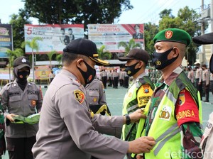 Gugus Tugas COVID-19 Banyuwangi Bentuk Tim Masker Blambangan