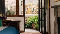 Hotel Amparo, San Miguel de Allende, Meksiko terkenal dengan gabungan desain interior kolonial dengan seni kotemporer. Lokasinya juga di Zona Centro Histórico berarti hanya berjalan kaki singkat ke tempat-tempat wisata lokal seperti Jardín Principal, Plaza de la Soledad, dan Mercado de Artesanias. ( Hotel Amparo)
