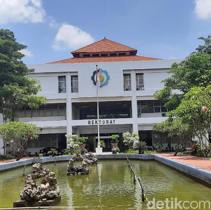 Belasan peserta dengan kebutuhan khusus  mengikuti Ujian Tulis Berbasis Komputer (UTBK) di Perguruan Tinggi Negeri (PTN) Surabaya. Di antaranya di Institut Teknologi Sepuluh Nopember (ITS) dan Universitas Airlangga (Unair).