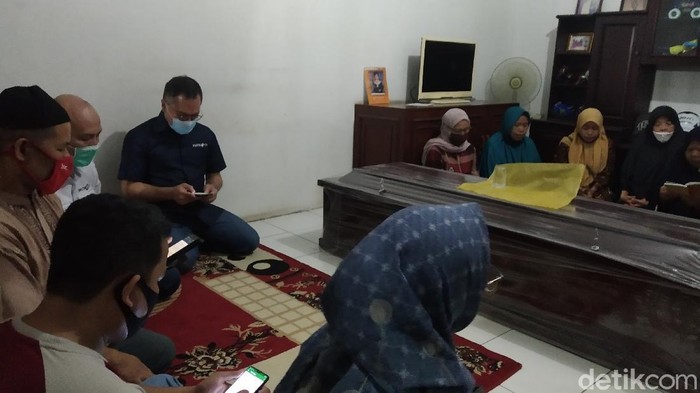 Jenazah editor Metro TV Yodi Prabowo tiba di rumah duka.