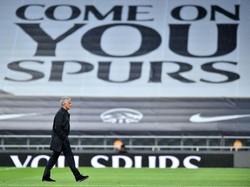 Dari Tottenham Hotspur, Mourinho dapat pesangon sekitar 16 juta paun atau setara Rp 325 miliar (Getty Images/Pool)