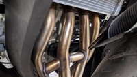 Ninja ZX-25R menggendong mesin 249,8 cc, 4 silinder, DOHC, 16 katup, berpendingin cairan, dengan spesifikasi bore x stroke 50,0 mm x 31,8 mm, dan rasio kompresi mesin 11,5:1. (Foto: Luthfi Anshori)