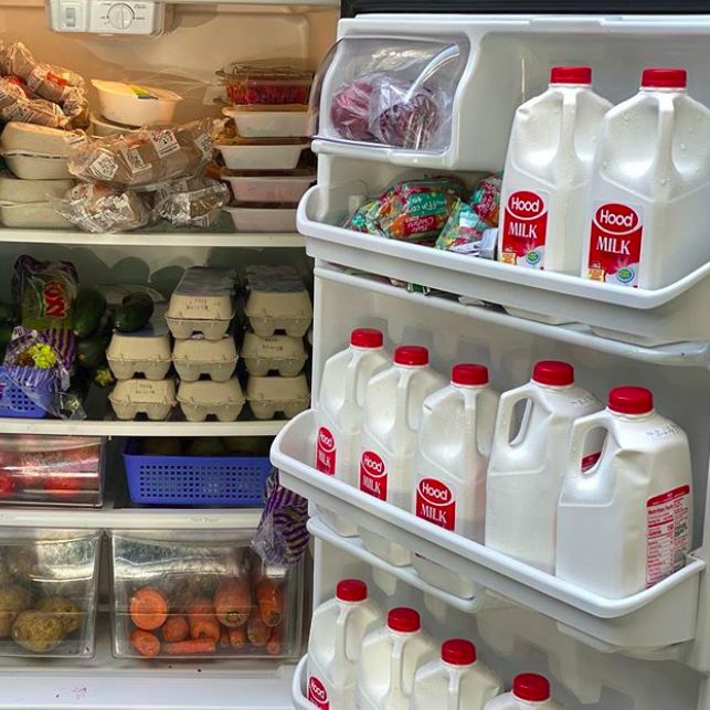 Kulkas artistik isi makanan gratis, thefriendlyfridgebx