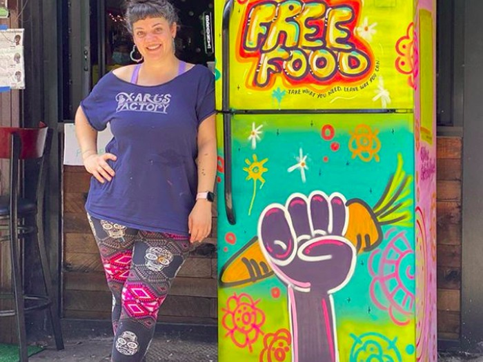 Kulkas artistik isi makanan gratis, thefriendlyfridgebx