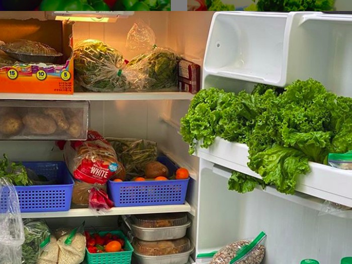 Kulkas artistik isi makanan gratis, thefriendlyfridgebx