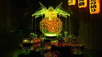 Kemudian Super Oiran yang berisi 3.000 ikan mas koki merepresentasikan kecantikan wanita geisha pada masa Edo. (Foto: dok. Art Aquarium Japan)