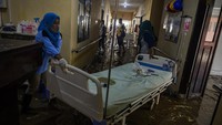 Peristiwa ini mengakibatkan sebagian besar pasien meninggalkan rumah sakit kecuali yang diisolasi karena COVID-19.