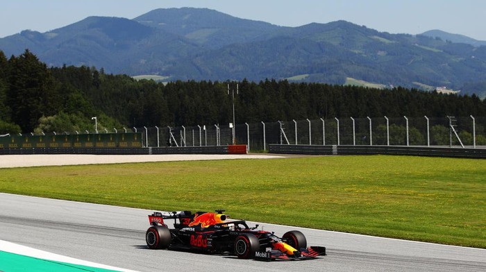 SPIELBERG, AUSTRIA - JULY 10: Max Verstappen of the Netherlands driving the (33) Aston Martin Red Bull Racing RB16 on track during practice for the F1 Grand Prix of Styria at Red Bull Ring on July 10, 2020 in Spielberg, Austria. (Photo by Bryn Lennon/Getty Images)