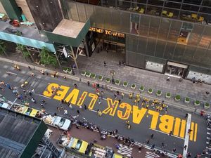 Sempat Dirusak, Mural Black Lives Matter Pindah ke Halaman Tower Trump