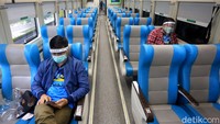 Ketika itu, Anies mengeluarkan Peraturan Gubernur Nomor 33 Tahun 2020 tentang Pelaksanaan Pembatasan Sosial Berskala Besar dalam Rangka Percepatan Penanganan Corona Virus Disease 2019 (COVID-19) di Provinsi Daerah Khusus Ibukota Jakarta. Salah satunya yakni di moda transportasi. Agung Pambudhy/detikcom  