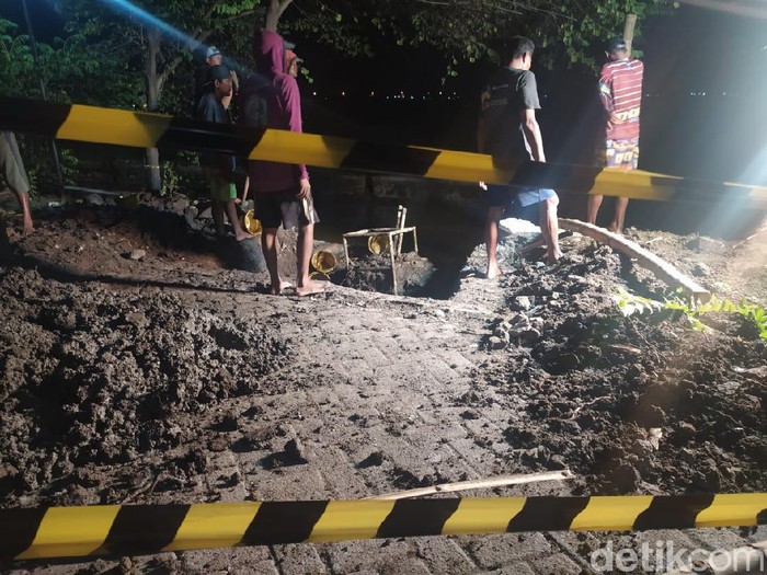 Warga Tanggulangin Sidoarjo dikejutkan sebuah ledakan keras yang tak tahu dari mana sumbernya. Namun setelah mendengar ledakan, warga menemukan pipa gas bocor.