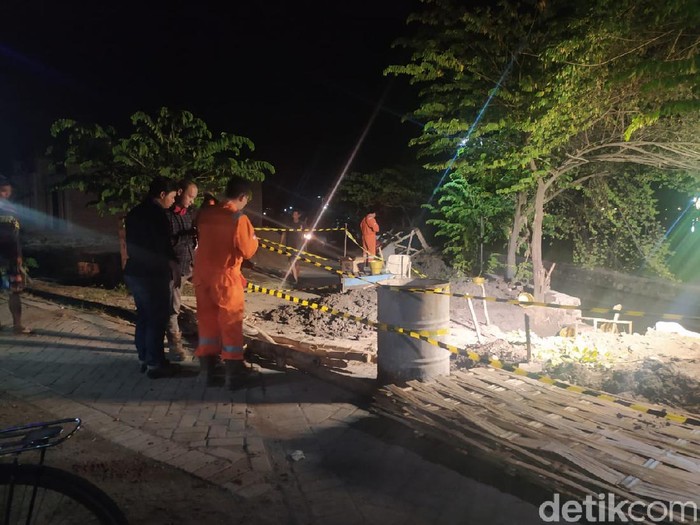 Warga Tanggulangin Sidoarjo dikejutkan sebuah ledakan keras yang tak tahu dari mana sumbernya. Namun setelah mendengar ledakan, warga menemukan pipa gas bocor.