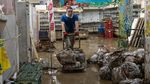 Potret Supermarket yang Hancur Diterjang Banjir Jepang