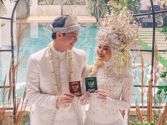 Rey Mbayang dan Dinda Hauw Dinda Hauw dan Rey Mbayang menikah