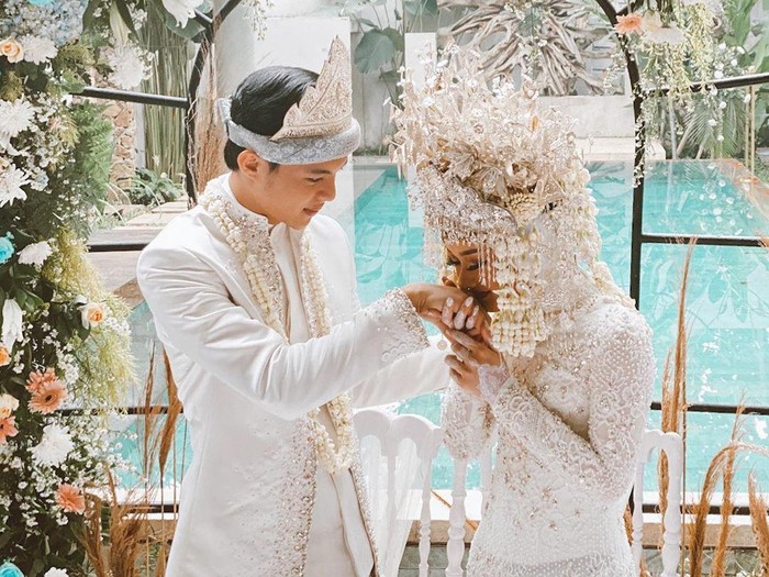 Rey Mbayang dan Dinda Hauw Dinda Hauw dan Rey Mbayang menikah