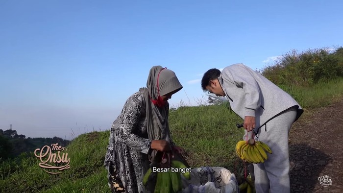 Ruben Onsu borong pisang