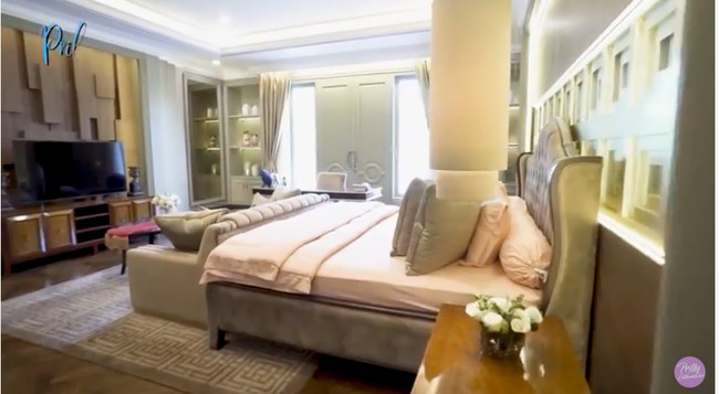 Kamar orangtua Prilly yang terinspirasi dari kamar di hotel-hotel bintang lima. (Foto: YouTube/Prilly Latuconsina)