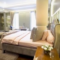 Kamar orangtua Prilly yang terinspirasi dari kamar di hotel-hotel bintang lima. (Foto: YouTube/Prilly Latuconsina)