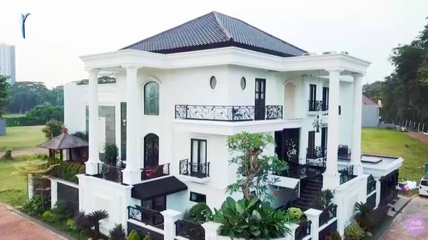 8 Rumah Artis Dipotret dengan Drone, Punya Prilly Latuconsina Termegah
