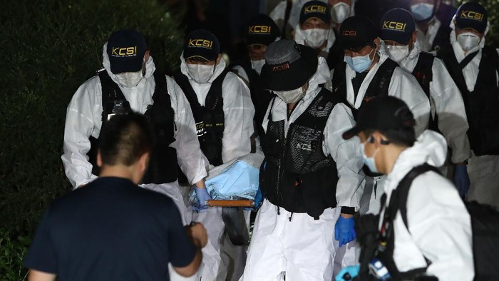 Wali Kota Seoul, Park Won-soon ditemukan dalam keadaan tewas setelah dilaporkan hilang secara misterius. Jasad Park ditemukan di pegunungan di utara Seoul.