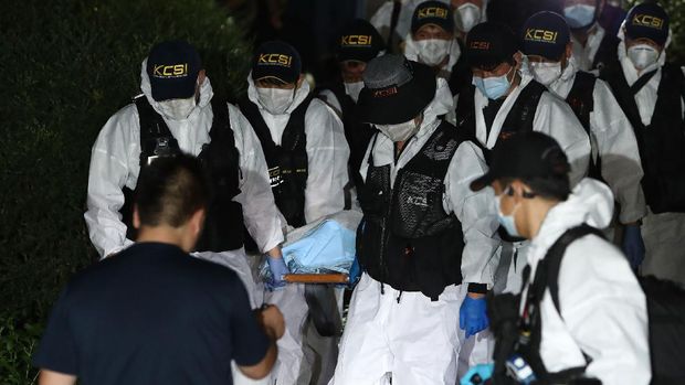 Wali Kota Seoul, Park Won-soon ditemukan dalam keadaan tewas setelah dilaporkan hilang secara misterius. Jasad Park ditemukan di pegunungan di utara Seoul.