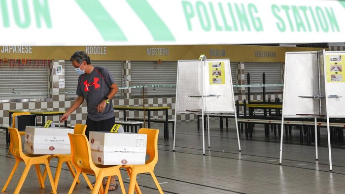 Singapura menggelar pemilihan umum (Pemilu) di tengah pandemi Corona, Jumat (10/7/2020). Pemilu digelar dengan menerapkan protokol kesehatan.